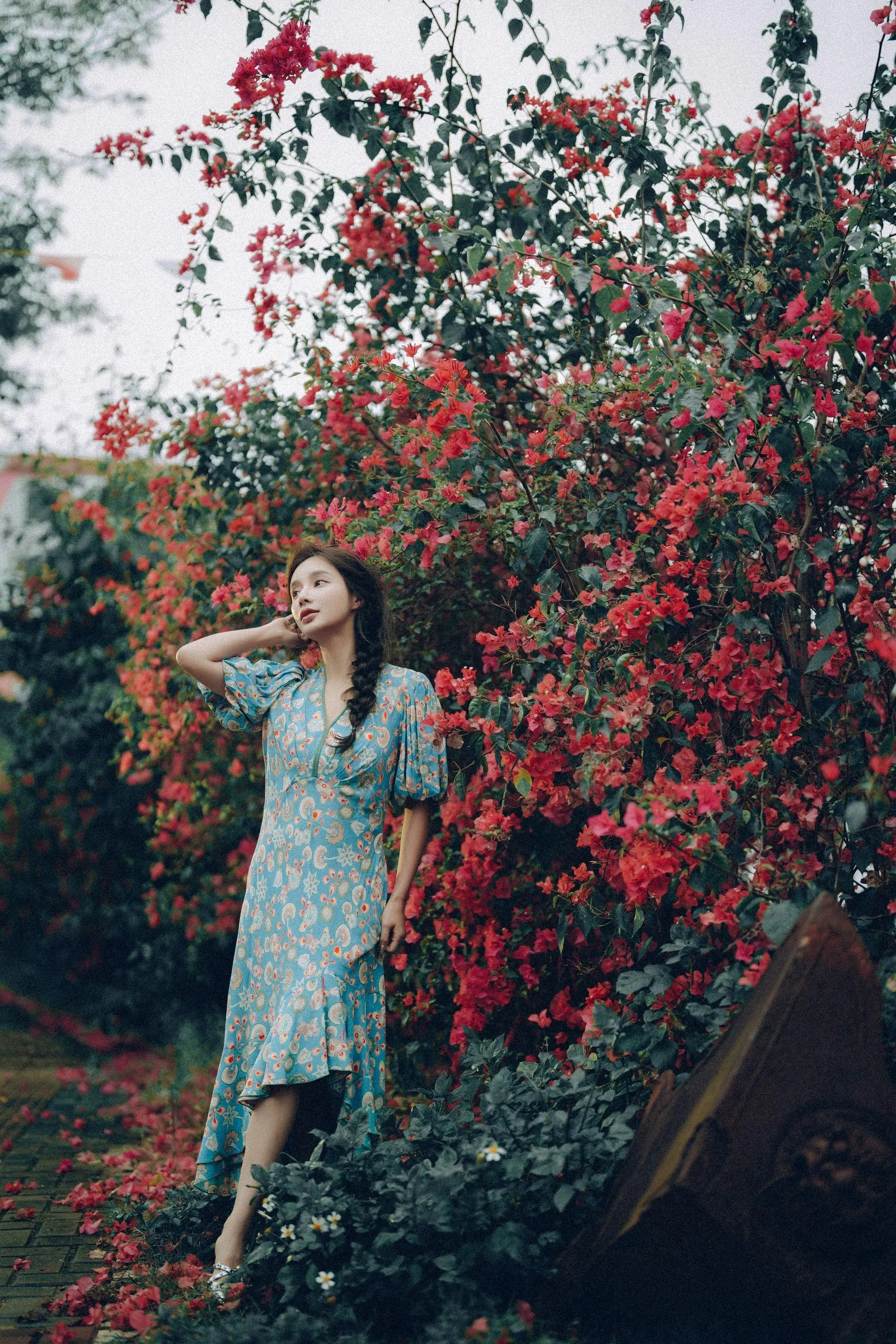 [艺图语] 2022.06.25 发光的发丝，三角梅瀑布下的女神 姝雯同学 [55P]插图7